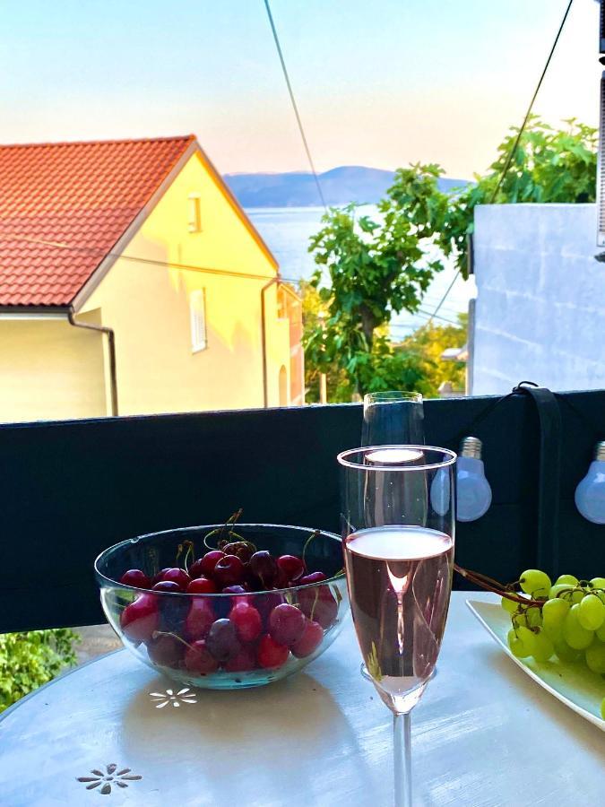Modern Couples Coastal Getaway Mm Leilighet Crikvenica Eksteriør bilde